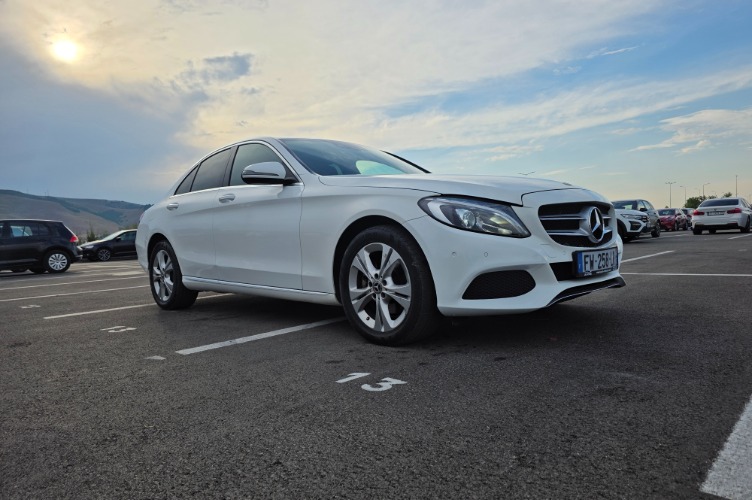 Mercedes Benz C-220 4MATIC